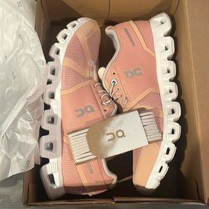BRAND NEW on cloud running shoes